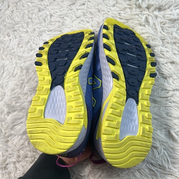 New Balance Women's 410 V7 Trail Running Shoe - Picture 6 of 7